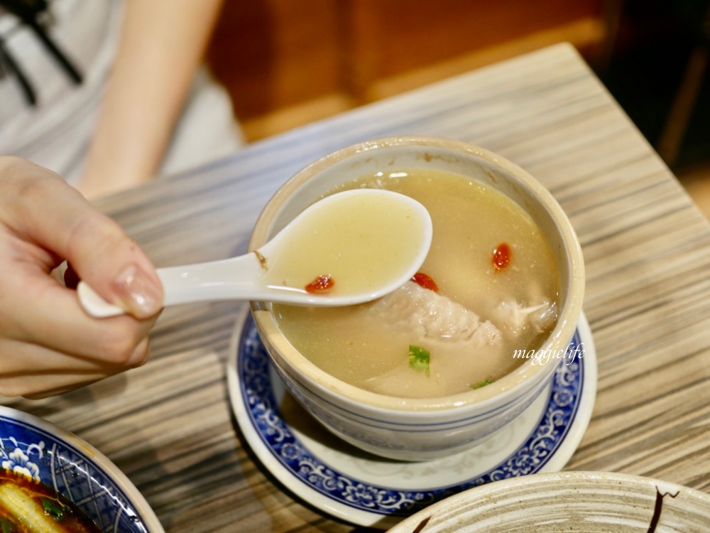 牛肉麵雞湯搬新家了，忠孝敦化的超人氣排隊宵夜，食尚玩家推薦，台北東區到凌晨四點的宵夜，台北美食 @瑪姬幸福過日子