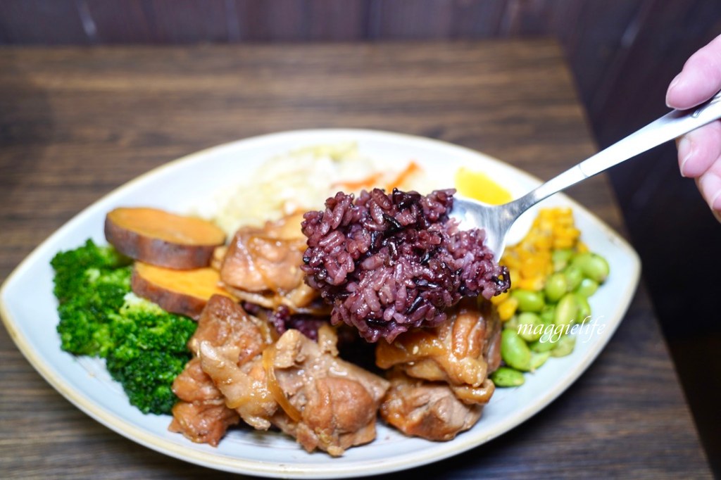 [板橋府中美食] 低GI.com精緻低卡餐盒板橋店，清爽不油膩又健康，超級划算振興100元餐盒，超人氣雙主餐直接吃起來/外帶 @瑪姬幸福過日子