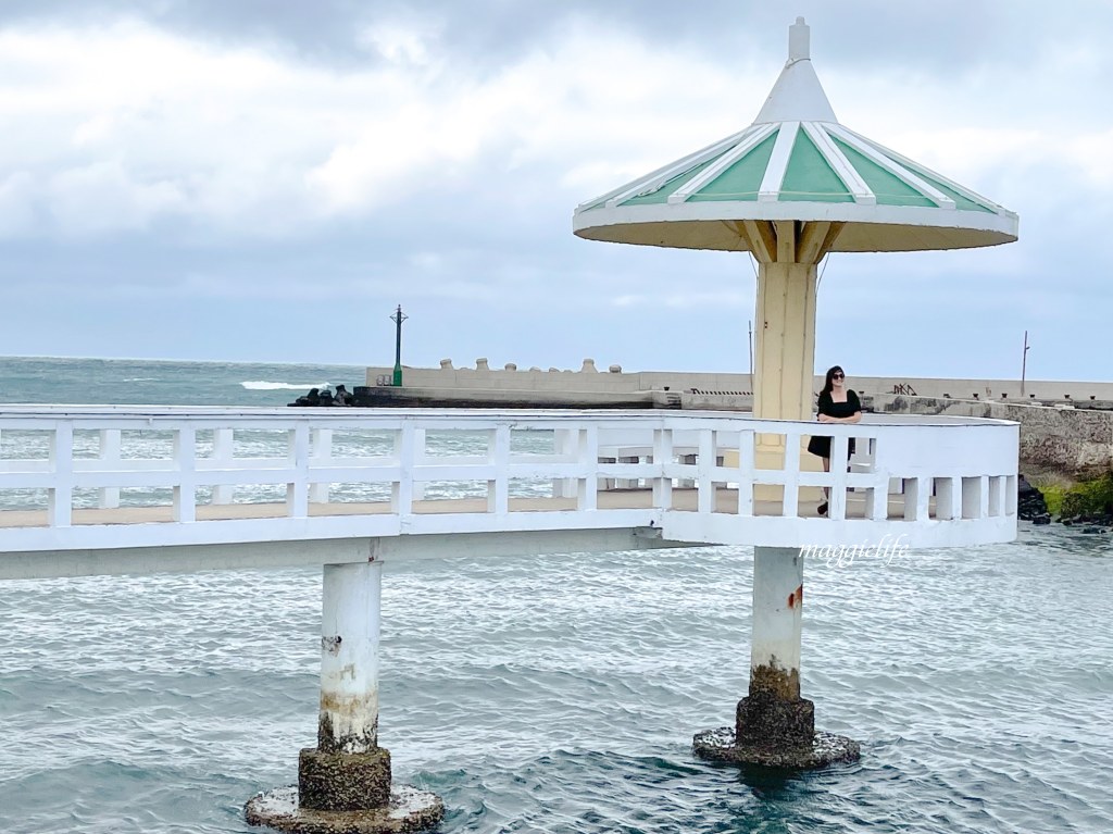 澎湖西嶼小池角雙曲橋，唯美海中步道彷彿來到馬爾地夫，漲潮時間美到翻！ @瑪姬幸福過日子