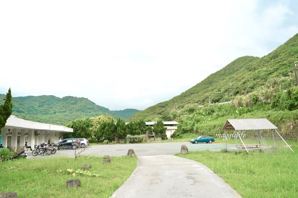 新北石門｜白日夢Tea &#038; Cafe，石門廢棄國小裡的無敵海景咖啡廳，彩色馬卡龍課桌椅重溫兒時舊夢！ @瑪姬幸福過日子