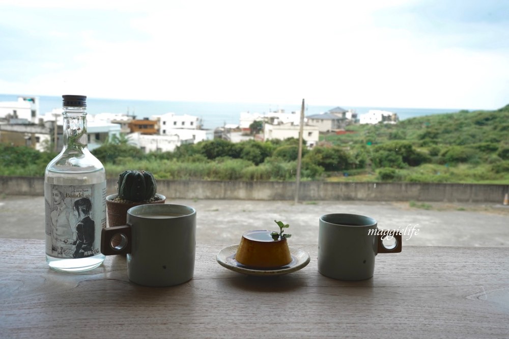 新北石門｜白日夢Tea &#038; Cafe，石門廢棄國小裡的無敵海景咖啡廳，彩色馬卡龍課桌椅重溫兒時舊夢！ @瑪姬幸福過日子