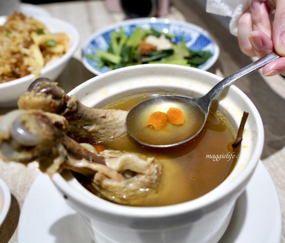 金門小吃｜雨川食堂，一條根雞湯，高粱肉燥飯連在地人都大推，好吃到噴淚！ @瑪姬幸福過日子