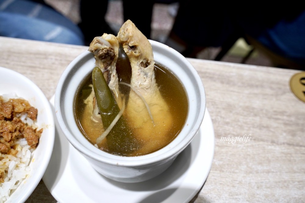 金門雨川食堂，高粱肉燥飯，一條根雞湯，超級好吃的 @瑪姬幸福過日子