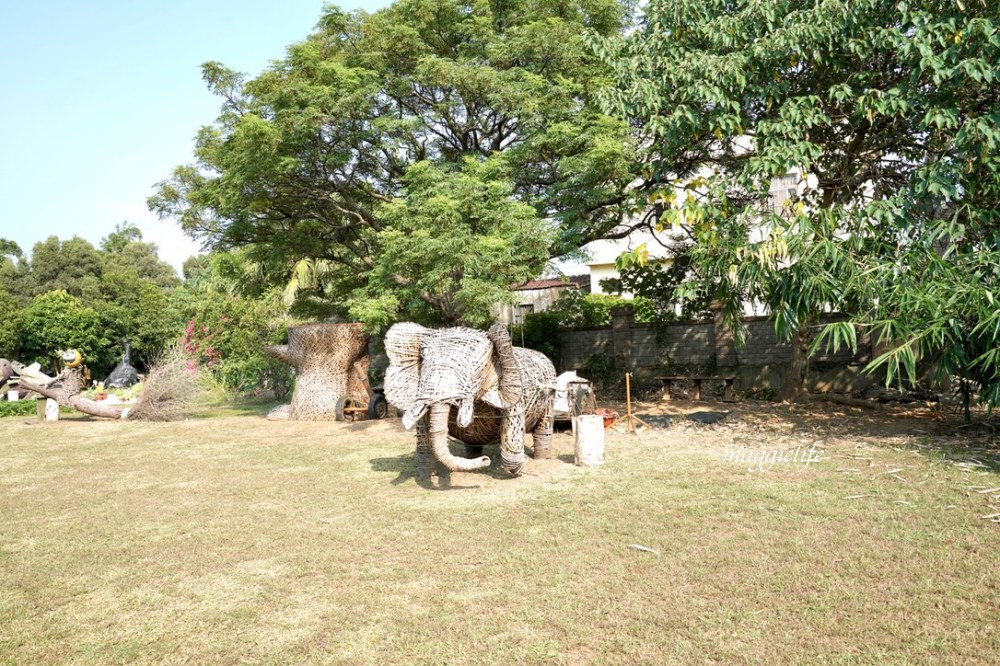 桃園觀音景點，蓮荷園休閒農場，賞蓮花坐大王蓮當拇指公主，盪鞦韆，搭小木船超多美拍場景，還可以吃蓮子冰！ @瑪姬幸福過日子