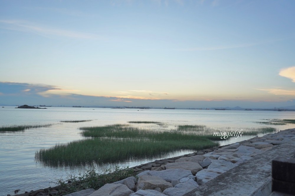 金門景點|馬山三角堡 ，官澳海堤看夕陽，金門最美的私密網美景點，乳牛景點加上爆炸美夕陽！台灣最美夕陽！ @瑪姬幸福過日子