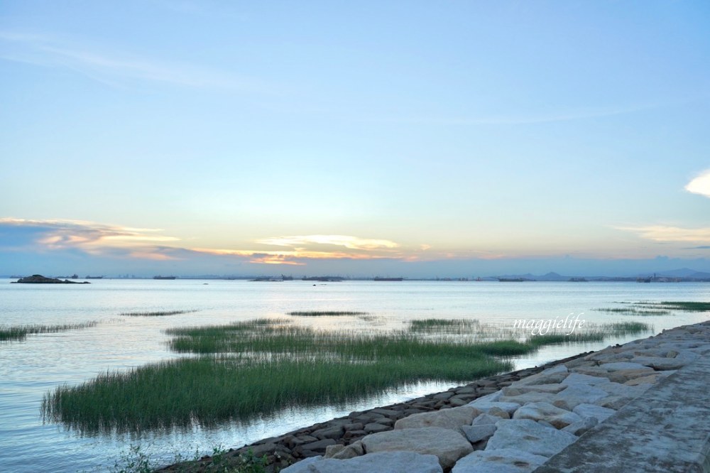 金門景點|馬山三角堡 ，官澳海堤看夕陽，金門最美的私密網美景點，乳牛景點加上爆炸美夕陽！台灣最美夕陽！ @瑪姬幸福過日子