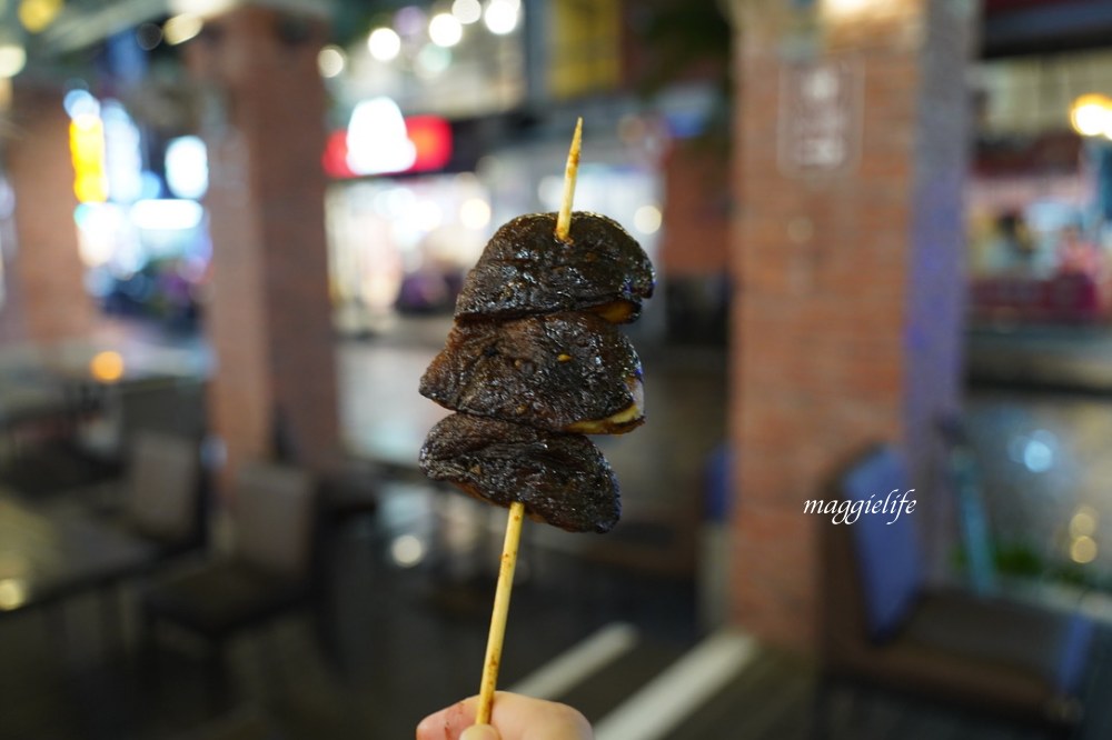 礁溪必吃小吃|阿亮烤肉，礁溪夜市熱門排隊店至少要排30分鐘才吃的到，真的超級好吃可以等！ @瑪姬幸福過日子