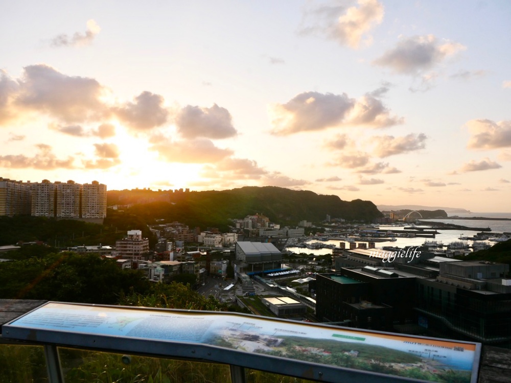 基隆景點｜容軒步道基隆觀景秘境，5分鐘攻頂，就有360度無敵海景夕陽景觀，看日出也超美，順遊台鐵海科館站｜北火宿舍 @瑪姬幸福過日子