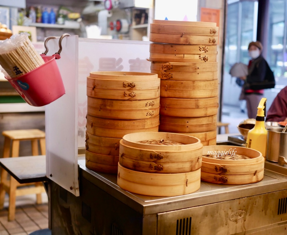 冠捷脆皮黃金肉圓，饒河街最好吃的肉圓，炸的赤赤超級好吃！ @瑪姬幸福過日子