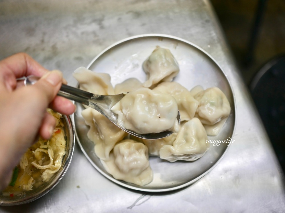 饒河街美食|松山市場水餃，只賣三種東西每天大爆滿，水餃超大顆，不是在地人找不到的隱藏版水餃！ @瑪姬幸福過日子