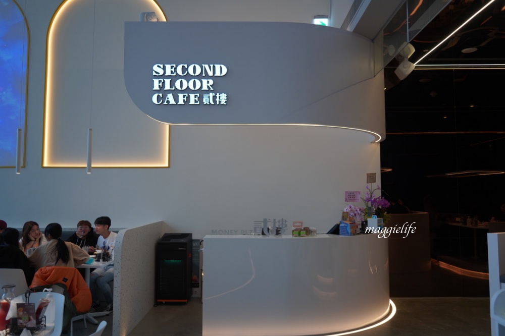 貳樓微風南山店Second Floor Cafe，挑高9米大片落地窗101景觀，人氣早午餐，寵物友善餐廳 @瑪姬幸福過日子