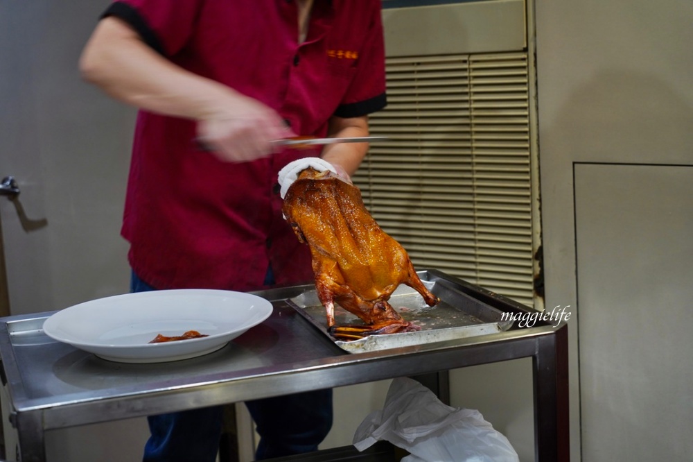 陶然亭餐廳，平價米其林美食，炭火烤鴨兩吃，酸菜白肉火鍋超好吃，適合家庭聚餐，父親節母親節慶生，南京復興餐廳推薦。 @瑪姬幸福過日子