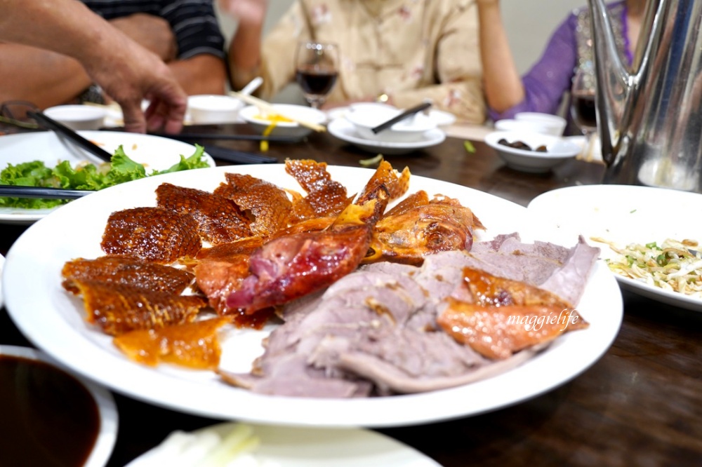 陶然亭餐廳，平價米其林美食，炭火烤鴨兩吃，酸菜白肉火鍋超好吃，適合家庭聚餐，父親節母親節慶生，南京復興餐廳推薦。 @瑪姬幸福過日子