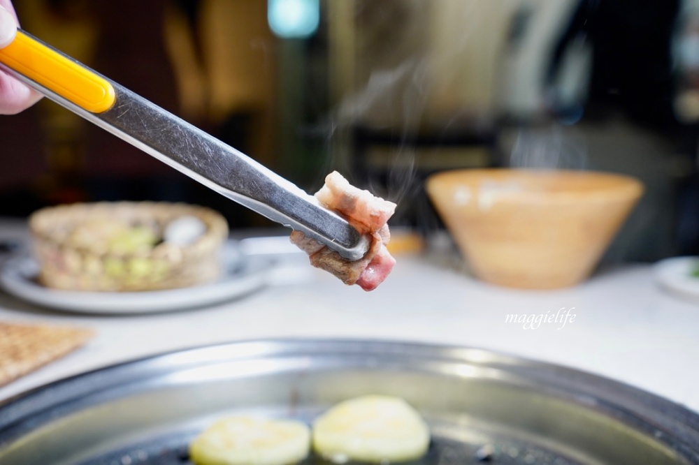 松山小巨蛋美食｜四時輕燒肉概念屋，台北最強健康環保森林系燒肉，爆炸好吃，全程桌邊服務，CP值爆高！ @瑪姬幸福過日子