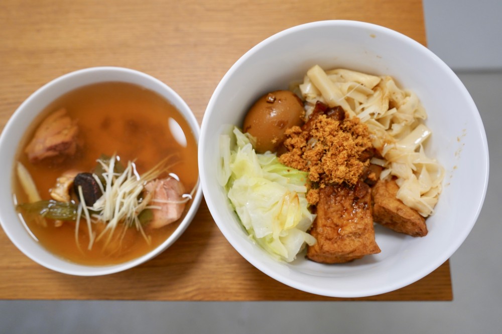 滷肉飯店｜南京復興兄弟飯店旁的高質感藝廊滷肉飯，吃魯肉飯也可以很網美 @瑪姬幸福過日子