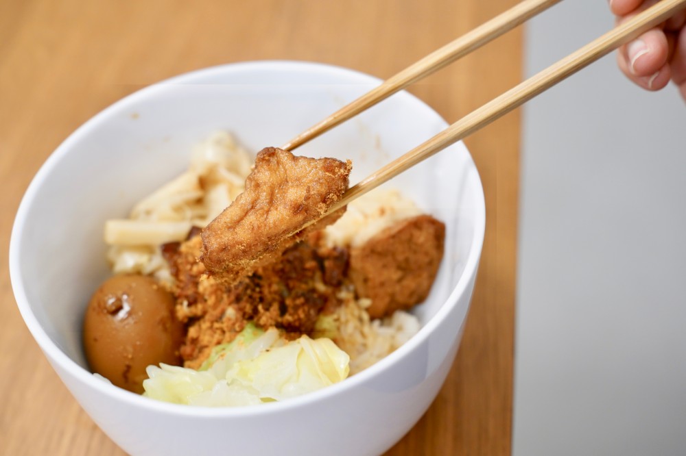 滷肉飯店｜南京復興兄弟飯店旁的高質感藝廊滷肉飯，吃魯肉飯也可以很網美 @瑪姬幸福過日子