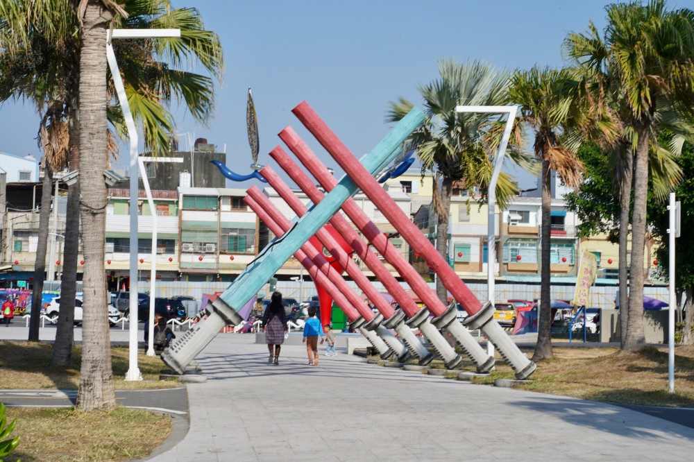 高雄旗津海岸公園，逛旗津老街拍旗津地標，星際大戰裝置藝術還可以騎腳踏車看海景！ @瑪姬幸福過日子