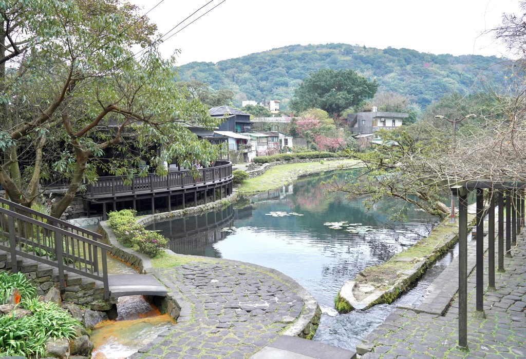 陽明山前山公園賞櫻花｜前山公園公共浴池免費男湯女湯溫泉泡湯，日式陽明湖美呆，磐流園超像亞馬遜公園，交通 @瑪姬幸福過日子