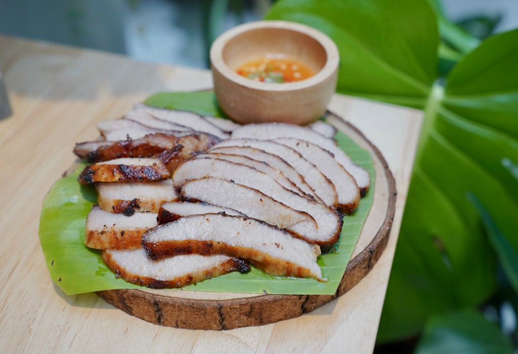 YUM YUM 泰式涼拌燒烤｜桃園中壢美食，森林系玻璃屋的泰式網美風料理，一秒到泰國 @瑪姬幸福過日子