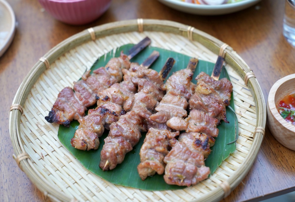 YUM YUM 泰式涼拌燒烤｜桃園中壢美食，森林系玻璃屋的泰式網美風料理，一秒到泰國 @瑪姬幸福過日子