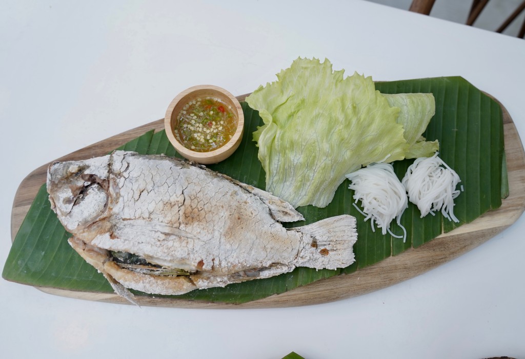 YUM YUM 泰式涼拌燒烤｜桃園中壢美食，森林系玻璃屋的泰式網美風料理，一秒到泰國 @瑪姬幸福過日子