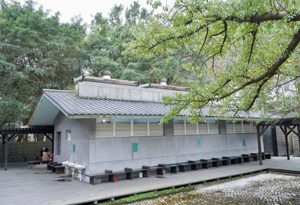 陽明山前山公園賞櫻花｜前山公園公共浴池免費男湯女湯溫泉泡湯，日式陽明湖美呆，磐流園超像亞馬遜公園，交通 @瑪姬幸福過日子