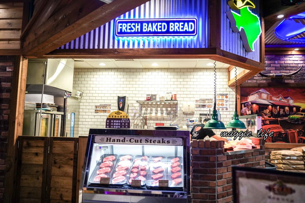 Texas Roadhouse Taiwan 德州鮮切牛排，我最常來的美式餐廳，無限供應超好吃麵包花生！咖啡可以一直續！ @瑪姬幸福過日子