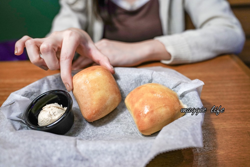 Texas Roadhouse Taiwan 德州鮮切牛排，我最常來的美式餐廳，無限供應超好吃麵包花生！咖啡可以一直續！ @瑪姬幸福過日子