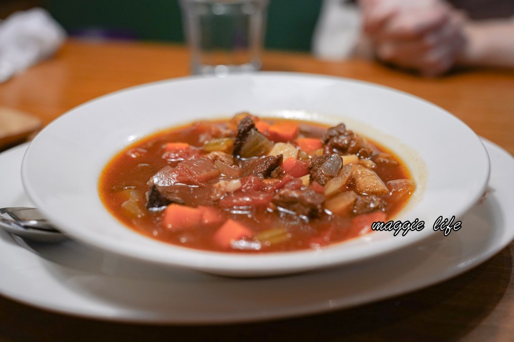 Texas Roadhouse Taiwan 德州鮮切牛排，我最常來的美式餐廳，無限供應超好吃麵包花生！咖啡可以一直續！ @瑪姬幸福過日子