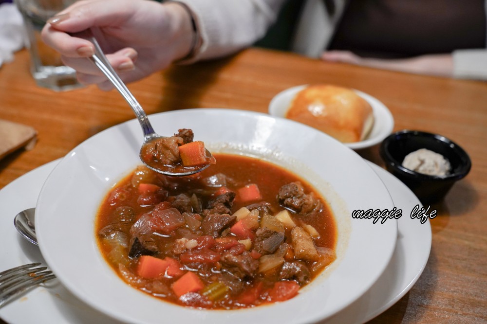 Texas Roadhouse Taiwan 德州鮮切牛排，我最常來的美式餐廳，無限供應超好吃麵包花生！咖啡可以一直續！ @瑪姬幸福過日子