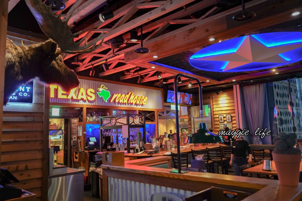 Texas Roadhouse Taiwan 德州鮮切牛排，我最常來的美式餐廳，無限供應超好吃麵包花生！咖啡可以一直續！ @瑪姬幸福過日子