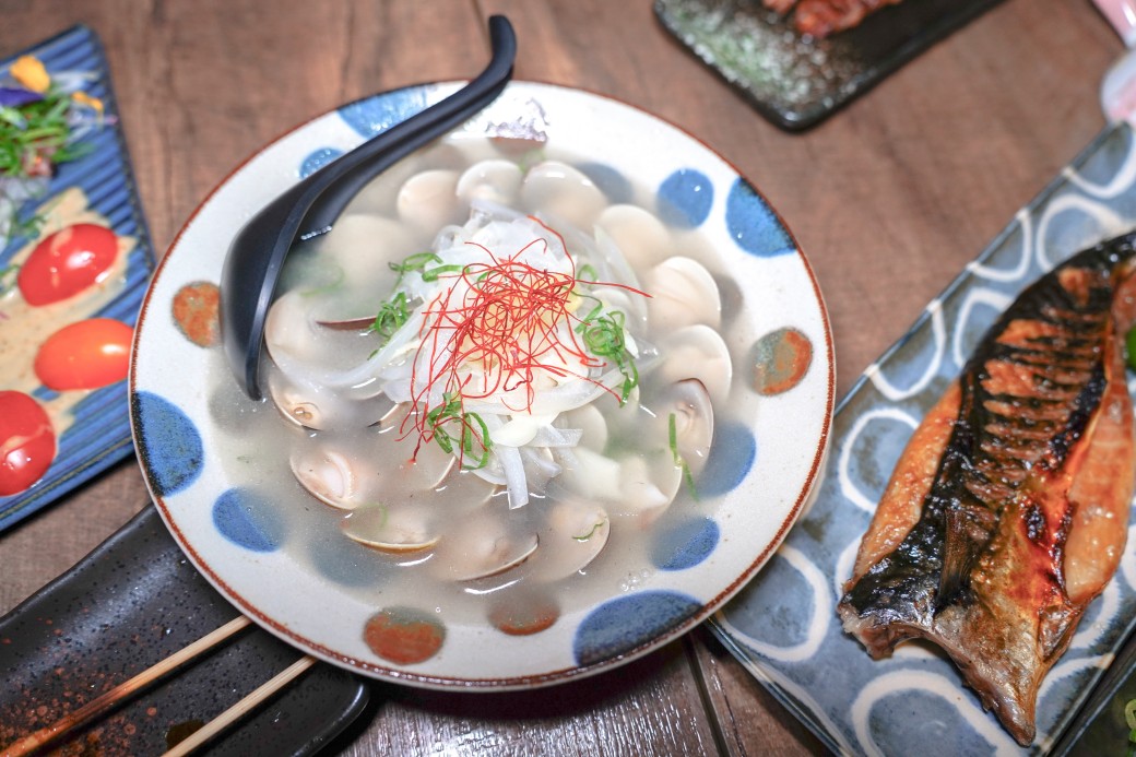 板橋美食｜炭吉郎居酒屋，平價炭火串燒創意料理，開店10分鐘就客滿 @瑪姬幸福過日子