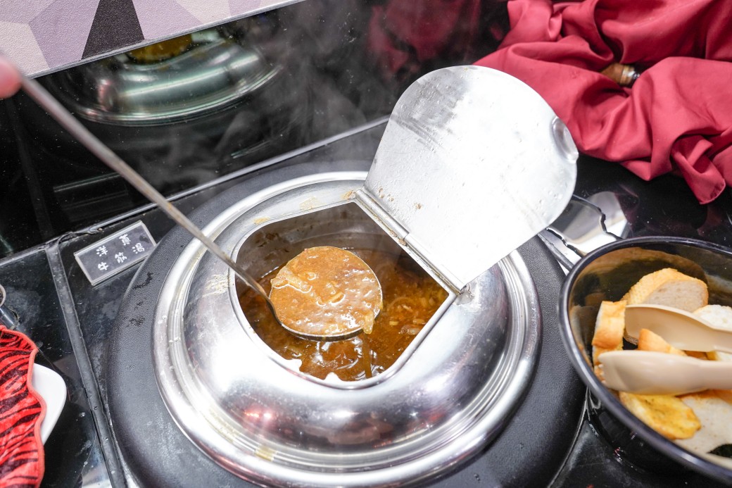 凱薩西餐牛排｜一週只開三天隱藏在二樓的牛排館，還有熱食沙拉冰淇淋吃到飽，外加飲料無限暢飲！ @瑪姬幸福過日子