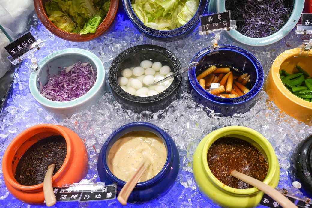 凱薩西餐牛排｜一週只開三天隱藏在二樓的牛排館，還有熱食沙拉冰淇淋吃到飽，外加飲料無限暢飲！ @瑪姬幸福過日子