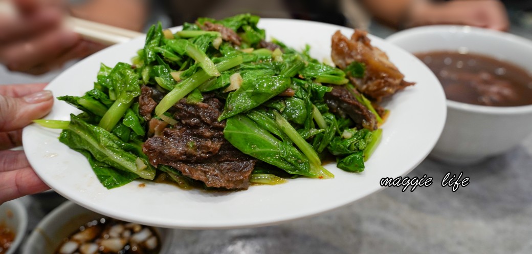 文章牛肉湯，台南必吃牛肉湯，超好吃的，心中第一名的牛肉湯，谷歌評論19250條評論4.3分，都要排隊超強！ @瑪姬幸福過日子