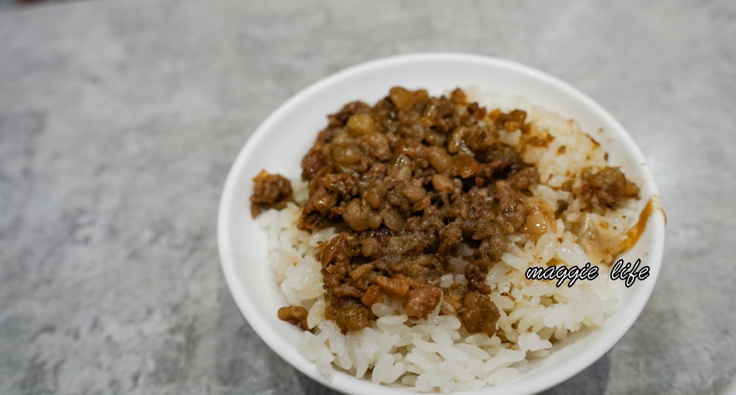 文章牛肉湯，台南必吃牛肉湯，超好吃的，心中第一名的牛肉湯，谷歌評論19250條評論4.3分，都要排隊超強！ @瑪姬幸福過日子