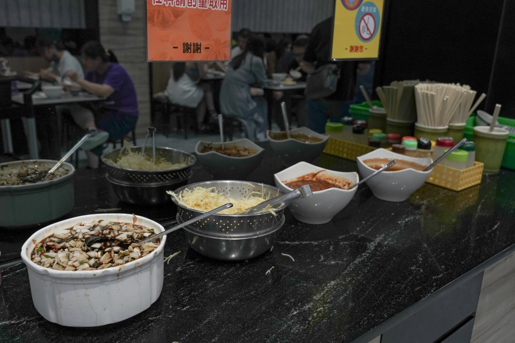 文章牛肉湯，台南必吃牛肉湯，超好吃的，心中第一名的牛肉湯，谷歌評論19250條評論4.3分，都要排隊超強！ @瑪姬幸福過日子