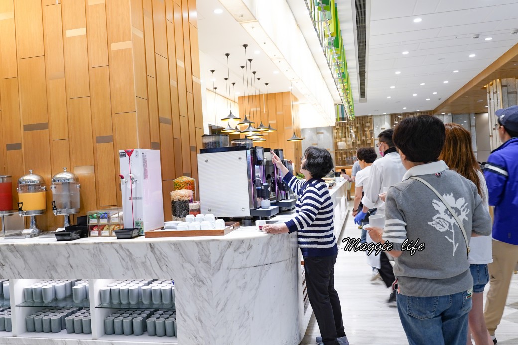 南港六福萬怡酒店敘日全日餐廳早餐buffet吃到飽，中式西式日式都有，9大區料理飽到下午都不用再吃了！ @瑪姬幸福過日子