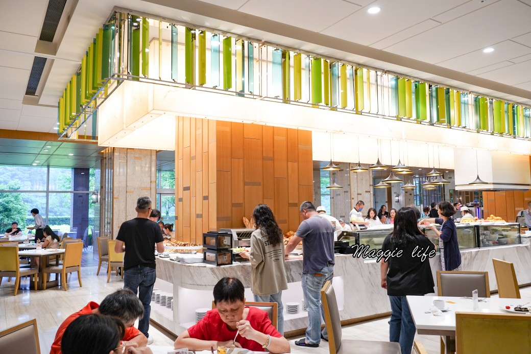 南港六福萬怡酒店敘日全日餐廳早餐buffet吃到飽，中式西式日式都有，9大區料理飽到下午都不用再吃了！ @瑪姬幸福過日子