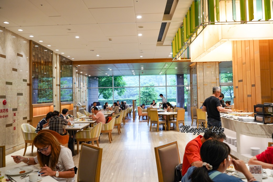 南港六福萬怡酒店敘日全日餐廳早餐buffet吃到飽，中式西式日式都有，9大區料理飽到下午都不用再吃了！ @瑪姬幸福過日子