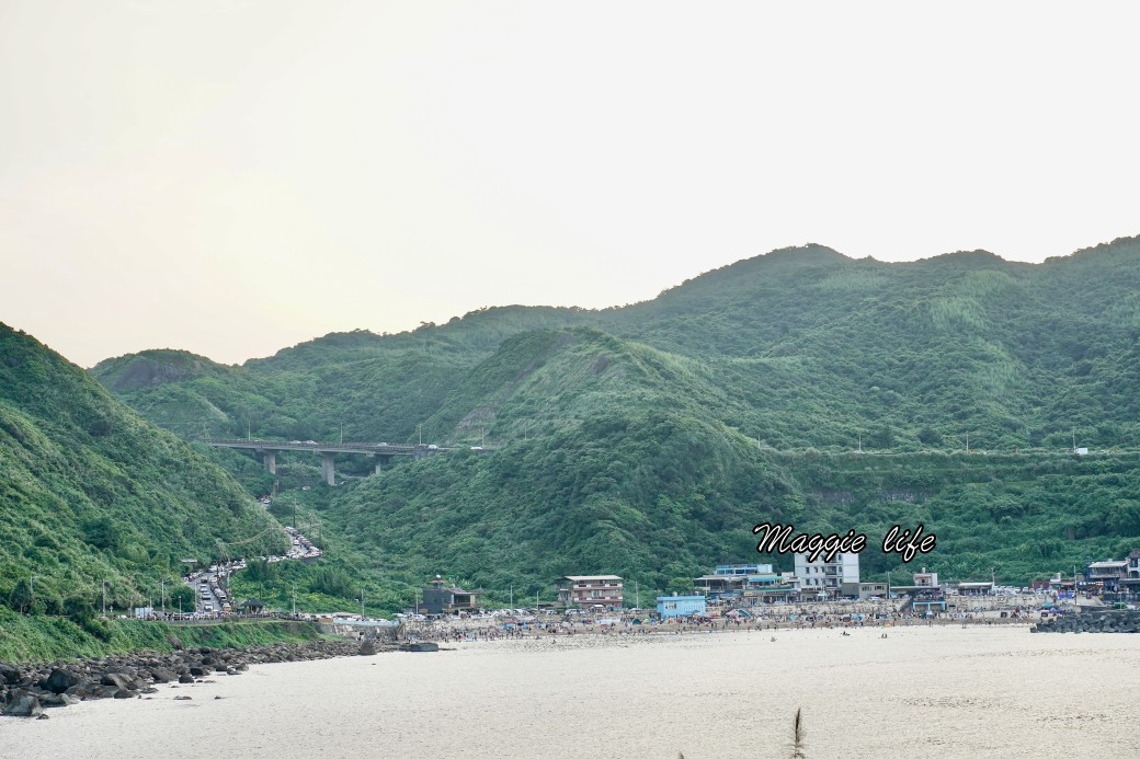 海神熱炒，基隆外木山海景第一排平價熱炒，可以由夕陽一直看到夜景再配上啤酒，爽啊！ @瑪姬幸福過日子