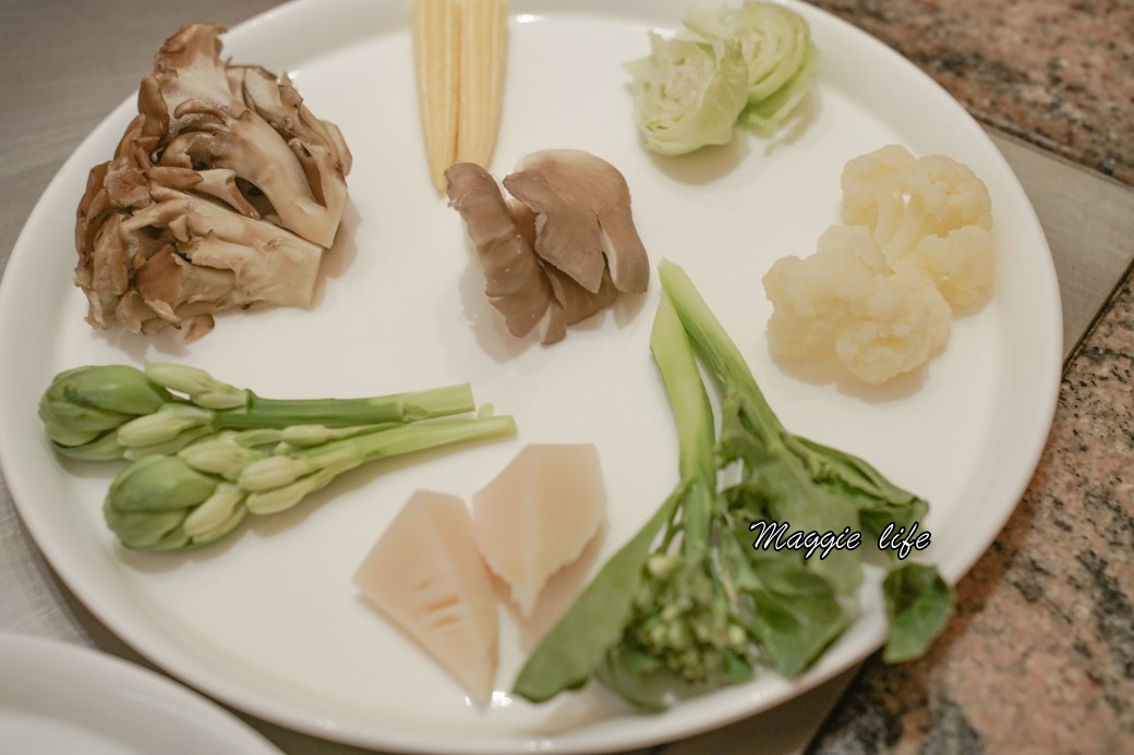 台北萬豪酒店Mark&#8217;s Teppenyaki鐵板燒，雙人午間海陸套餐，頂級龍蝦鮑魚肋眼超適合慶生約會，父親節母親節，限定優惠中 @瑪姬幸福過日子