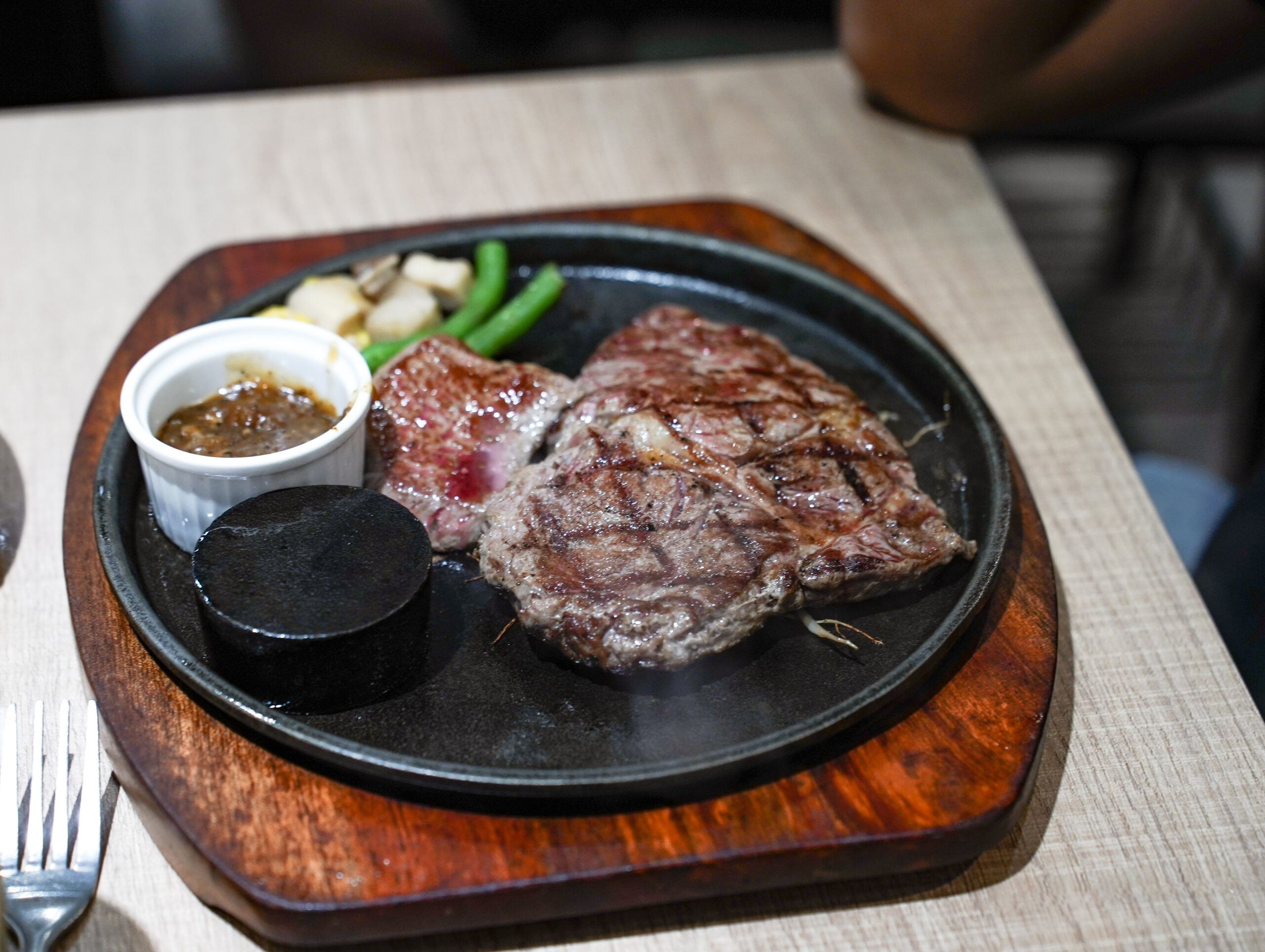 牛室炙燒牛排林口長庚店｜299起牛排沙拉吧自助餐吃到飽，真的爆炸划算，CP值爆高！ @瑪姬幸福過日子