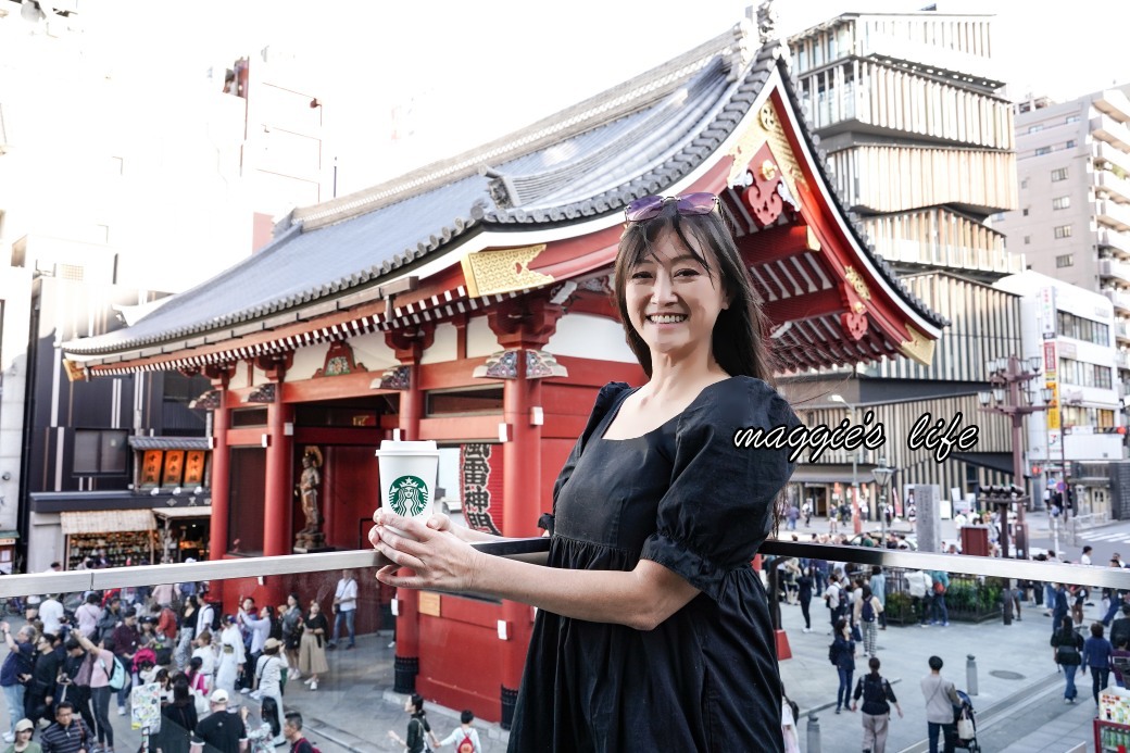 日本東京雷門店星巴克starbucks門市，就在淺草風雷神門的雷門旁邊，來這裡拍雷門IG美照 @瑪姬幸福過日子