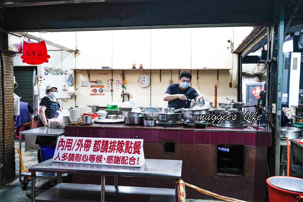 大溝頂虱目魚米粉湯｜多得滿出來的高雄鹽埕在地人必吃早餐，超鮮美虱目魚米粉湯，鹽埕第一公有市場小巷內 @瑪姬幸福過日子