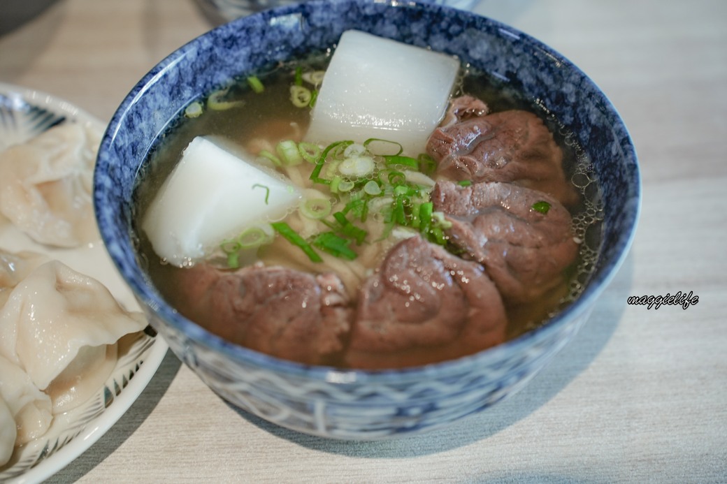 小巷子清燉牛肉麵四平店，水餃滷味小菜都很厲害，南京松江旁邊 @瑪姬幸福過日子