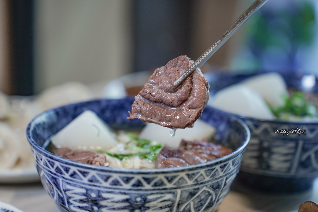 小巷子清燉牛肉麵台北四平店，松江南京美食台北牛肉麵推薦，湯頭清甜很厲害，滷味必點 @瑪姬幸福過日子