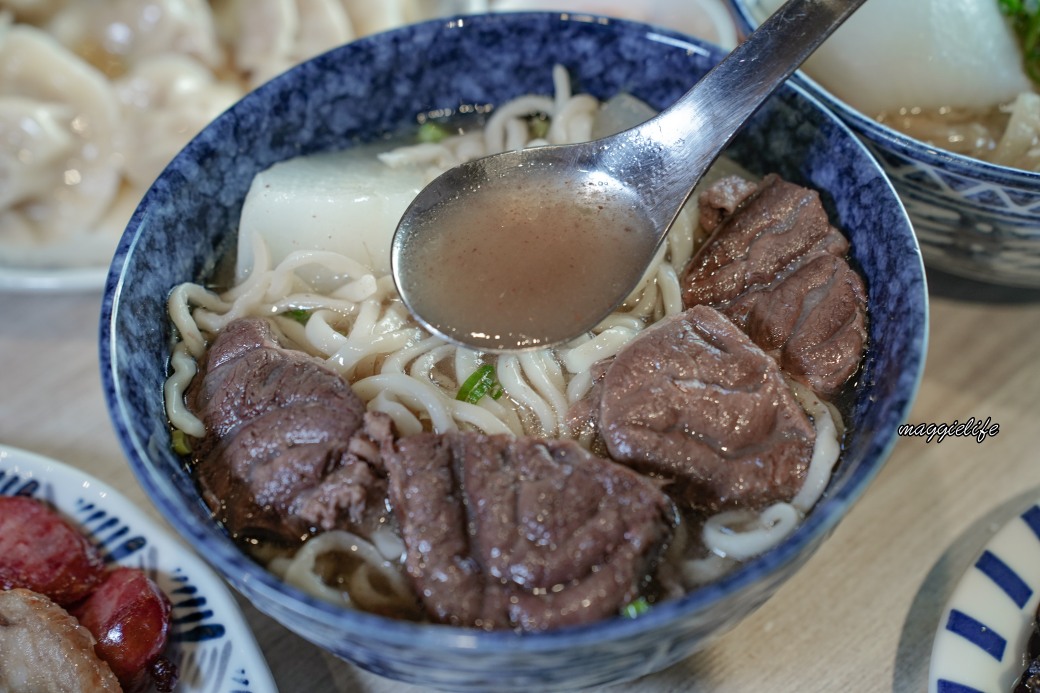 小巷子清燉牛肉麵台北四平店，松江南京美食台北牛肉麵推薦，湯頭清甜很厲害，滷味必點 @瑪姬幸福過日子