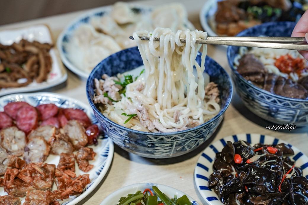 小巷子清燉牛肉麵四平店，水餃滷味小菜都很厲害，南京松江旁邊 @瑪姬幸福過日子