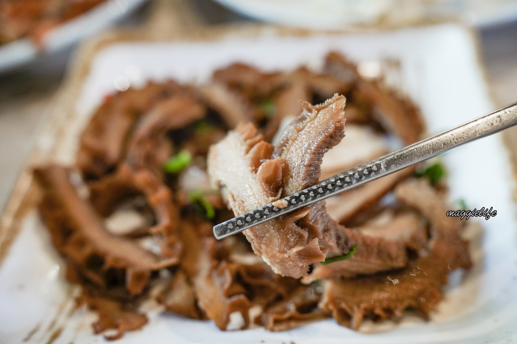 小巷子清燉牛肉麵四平店，水餃滷味小菜都很厲害，南京松江旁邊 @瑪姬幸福過日子